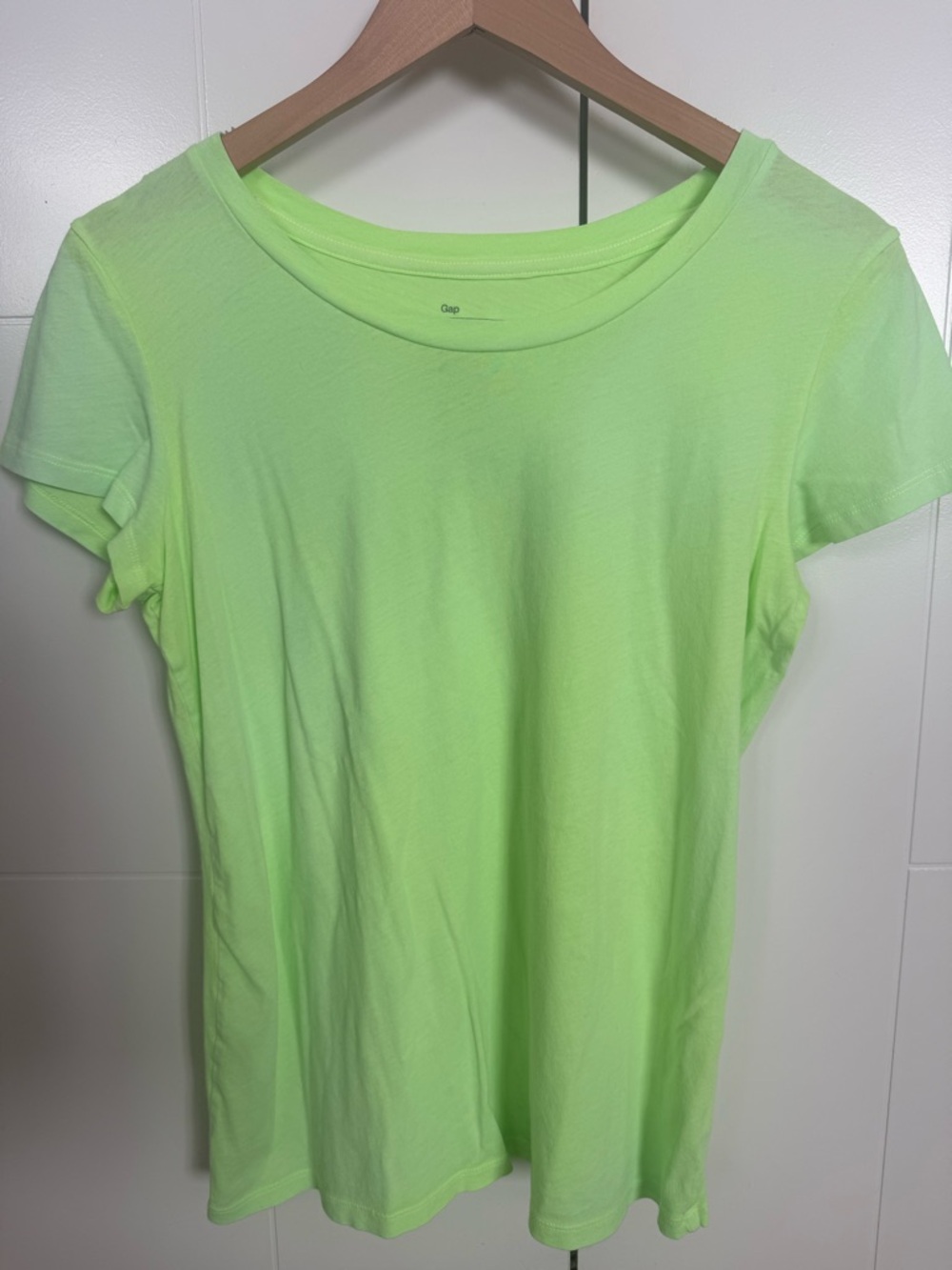 GAP Women's Neon Lime Short Sleeve Crew Tee